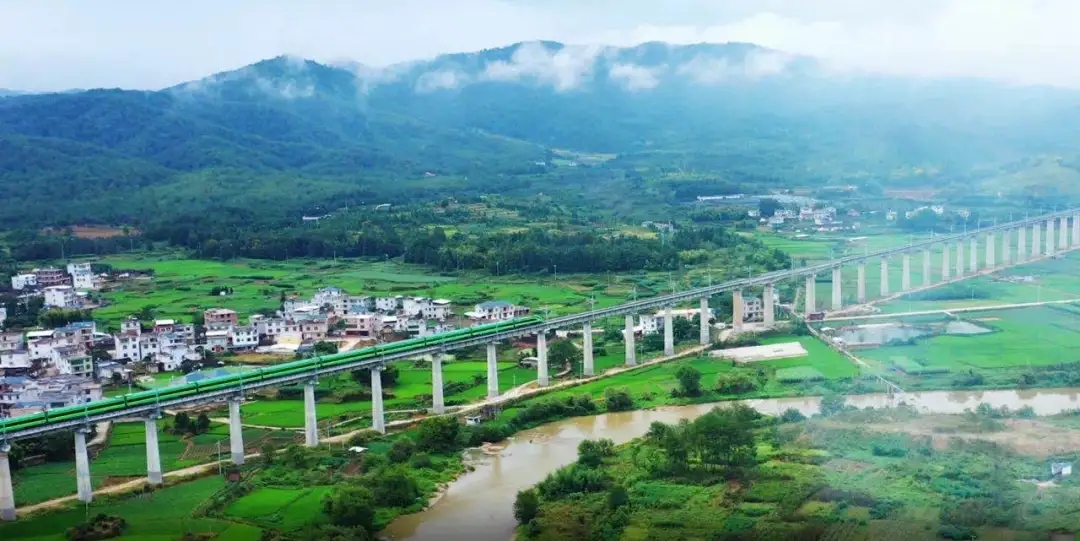 精品铁路>>浦梅铁路建冠段项目从2016年11月开工建设,正线全长162公里