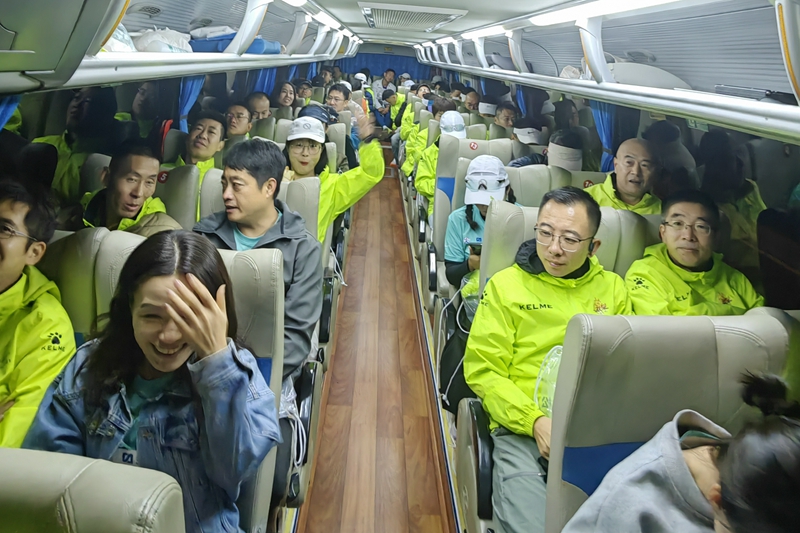 大巴车_副本.jpg