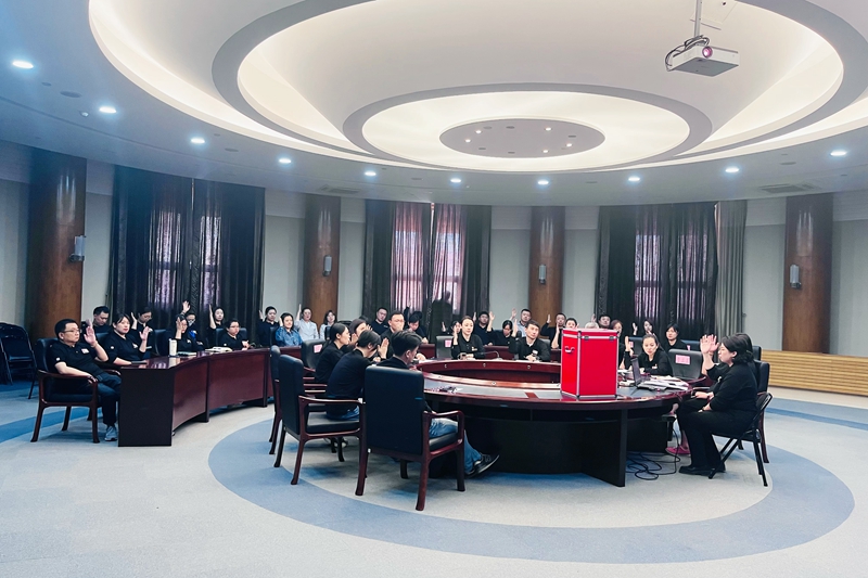 天津新燕莎奥莱工会第三届第一次会员代表大会 (2)_副本.jpg