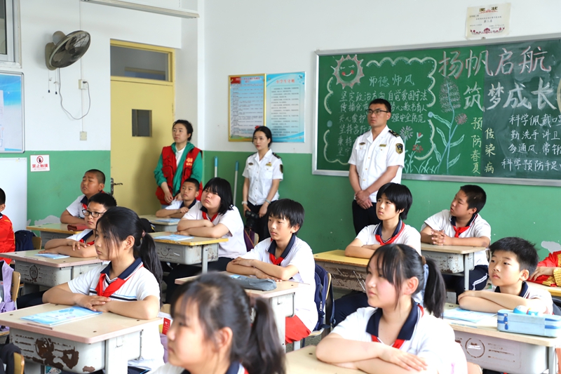 13慈善活动_副本.jpg